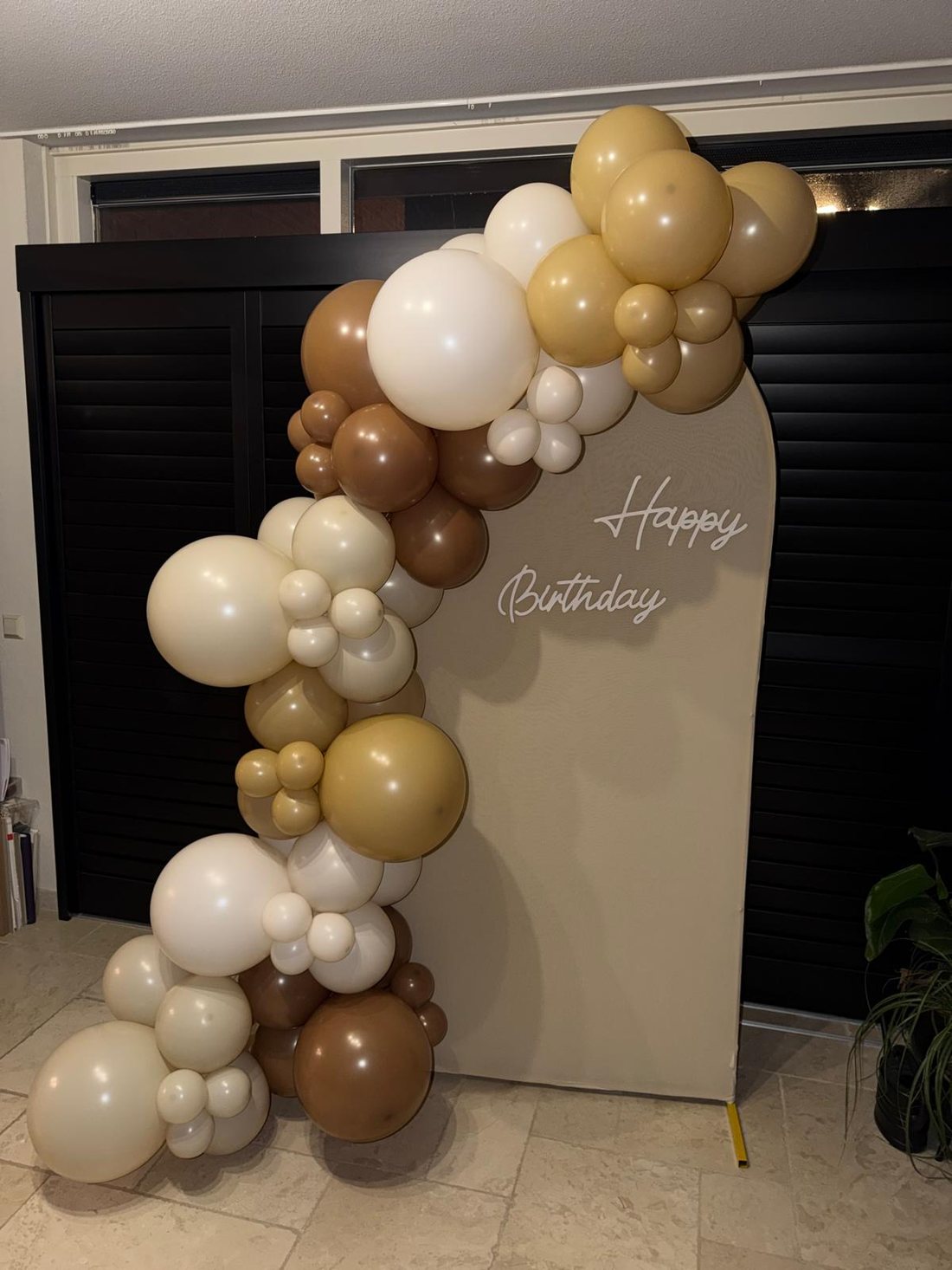 Organische ballondecoratie incl. backdrop sfeerfoto 1